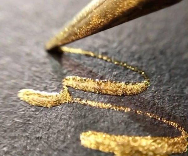 punta lápiz con tinta de oro